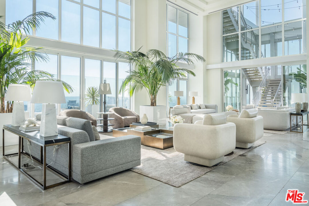 825 S Hill St Unit: Penthouse