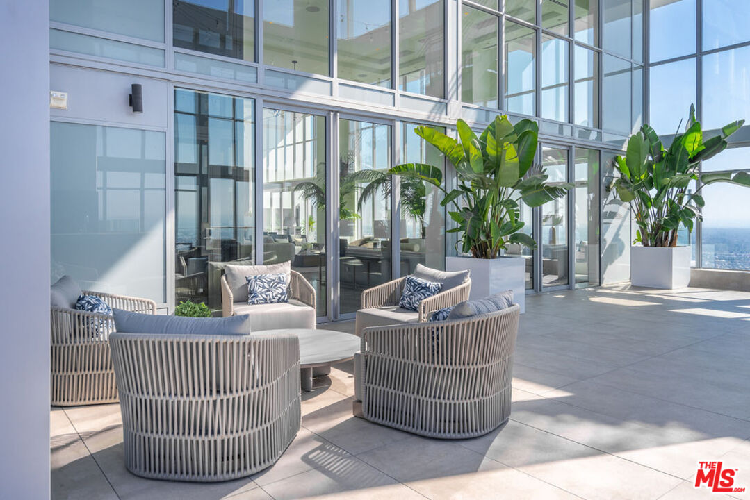 825 S Hill St Unit: Penthouse