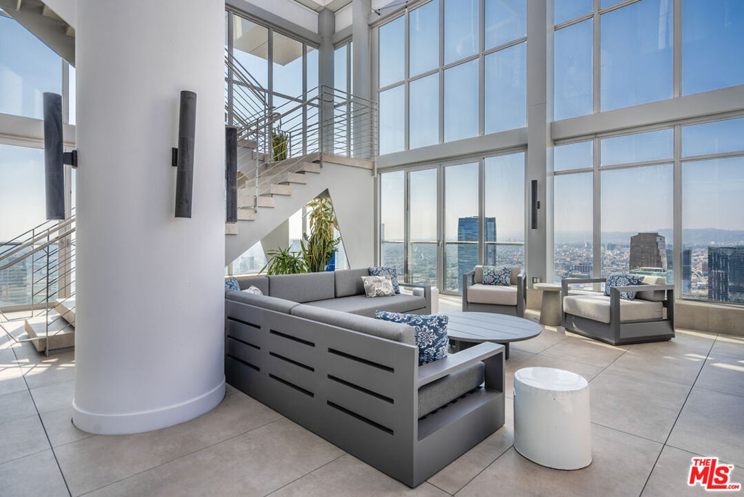 825 S Hill St Unit: Penthouse