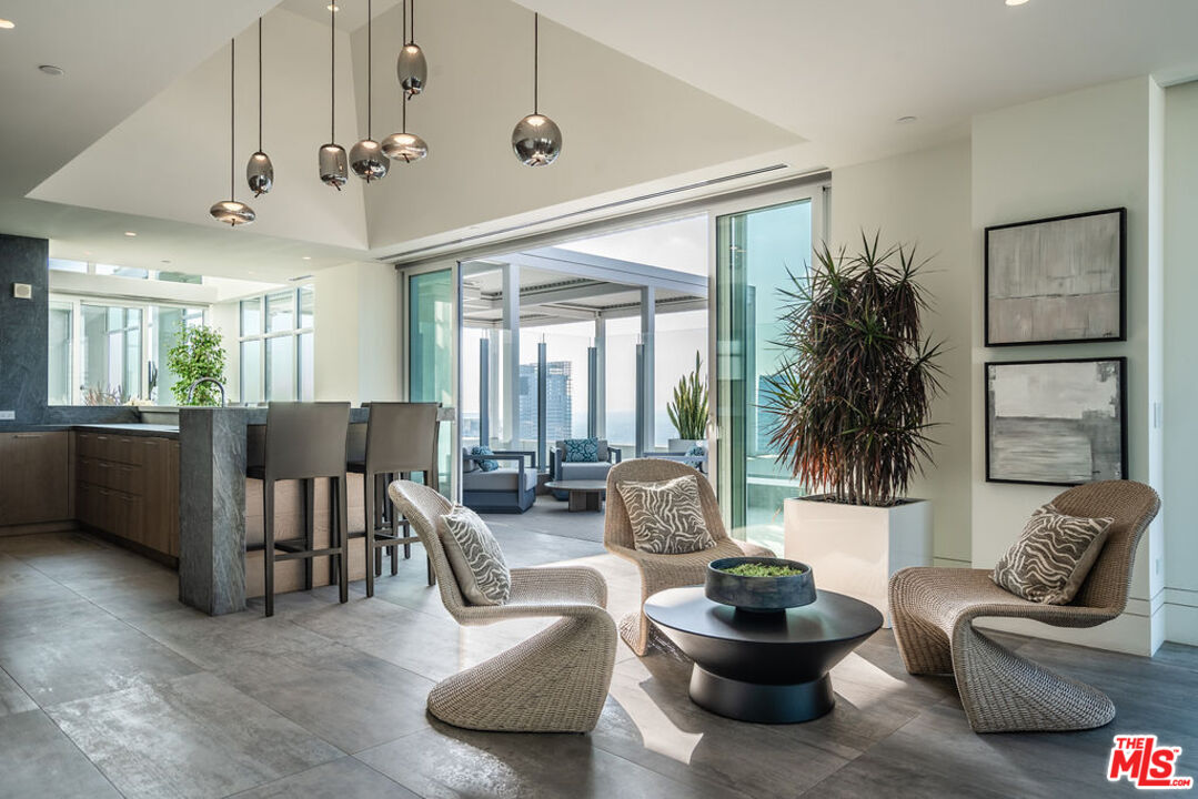 825 S Hill St Unit: Penthouse