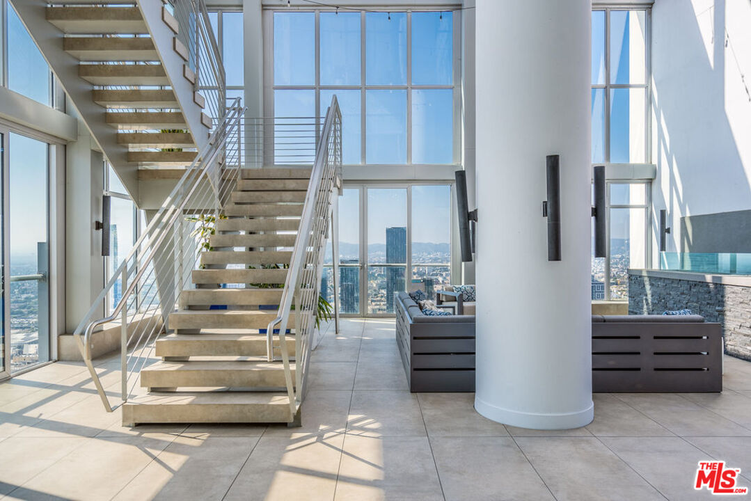 825 S Hill St Unit: Penthouse