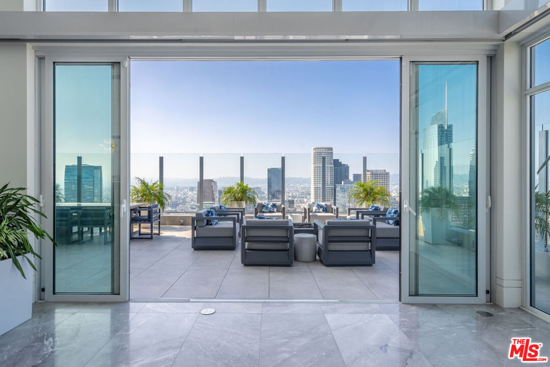 825 S Hill St Unit: Penthouse