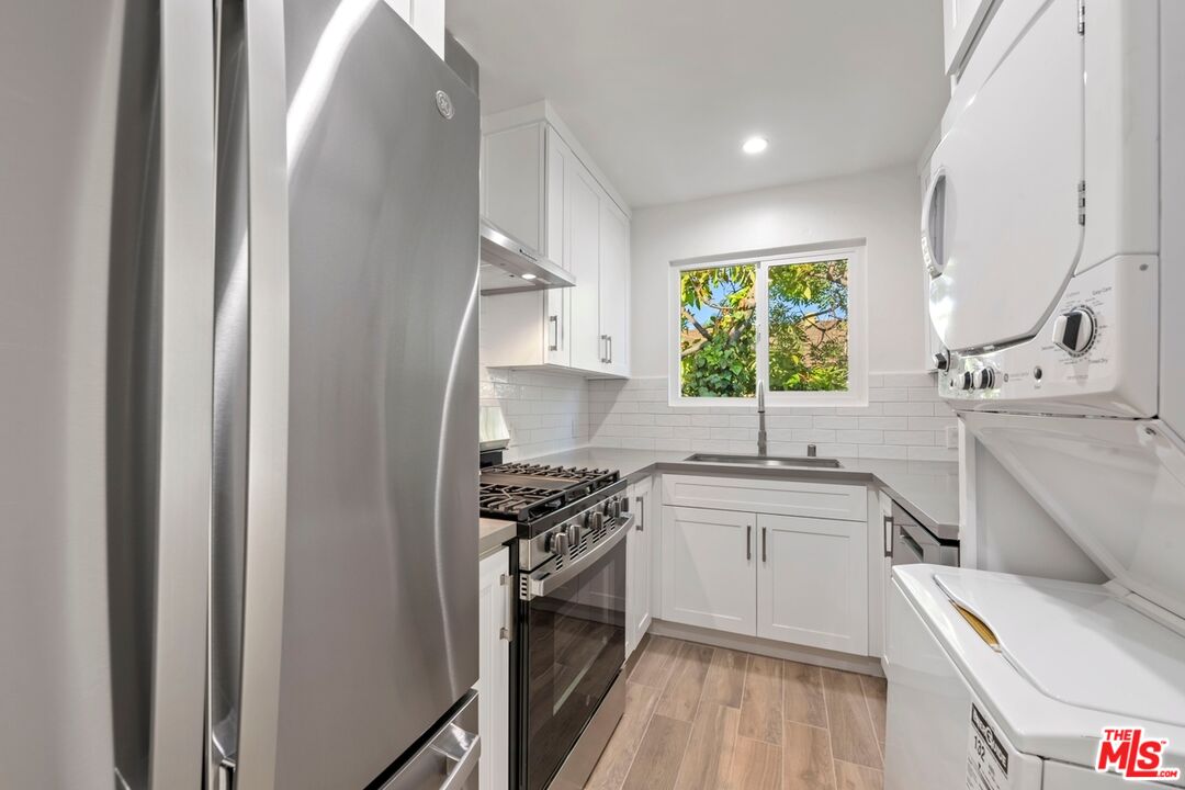 1252 N Crescent Heights Unit: 2