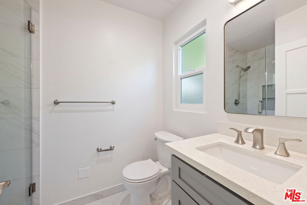 1252 N Crescent Heights Unit: 2