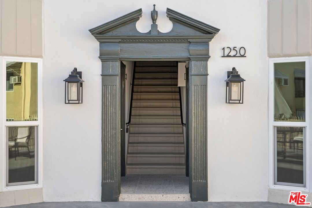 1252 N Crescent Heights Unit: 2