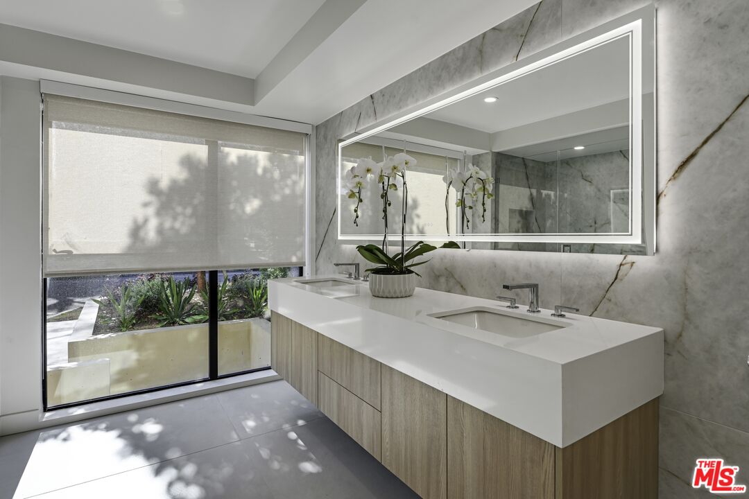333 N Palm Dr Unit: 106