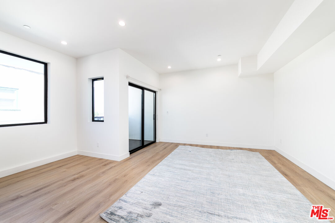 4615 St Charles Pl Unit: 1/2