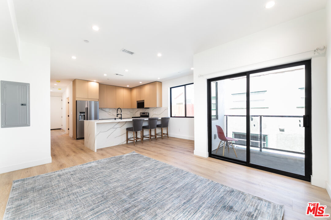 4615 St Charles Pl Unit: 1/2