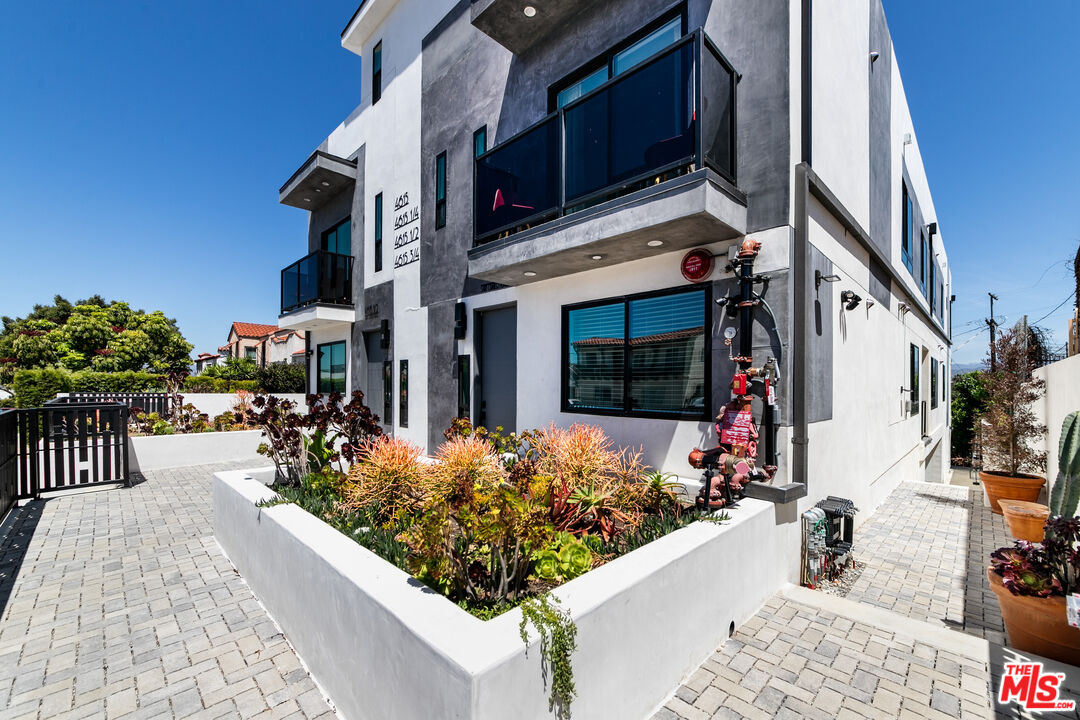 4615 St Charles Pl Unit: 1/2