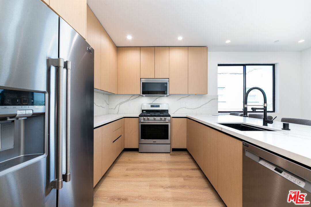 4615 St Charles Pl Unit: 1/2