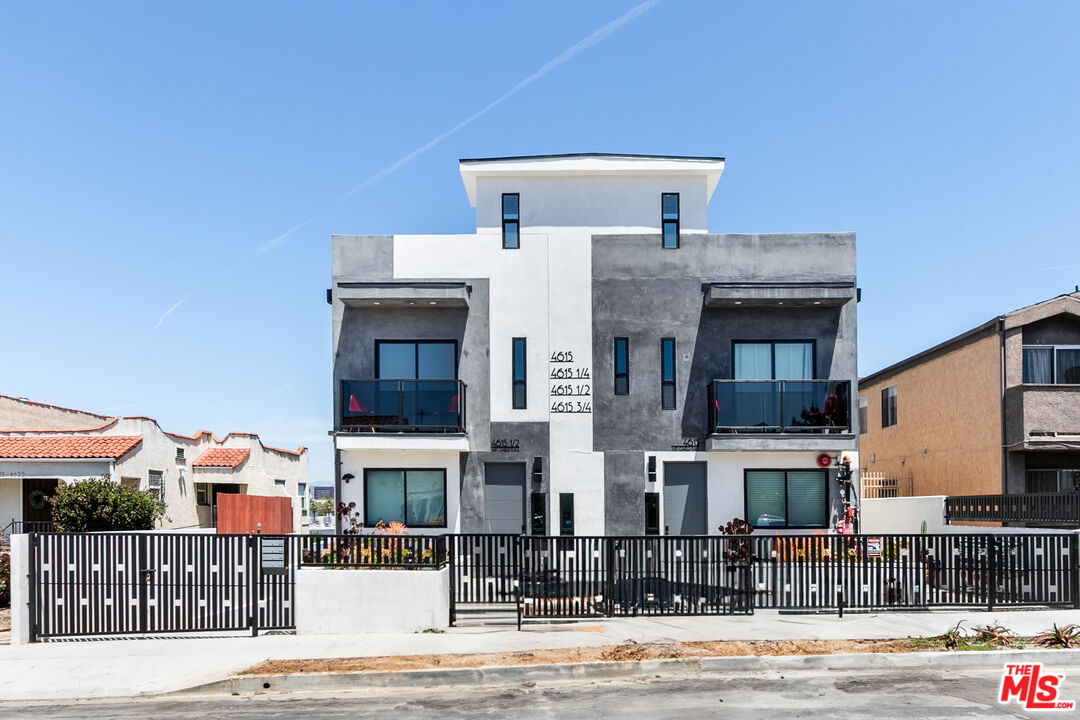 4615 St Charles Pl Unit: 1/2
