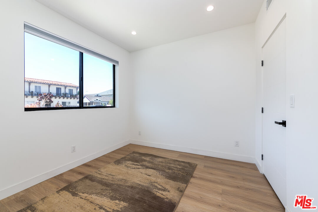 4615 St Charles Pl Unit: 1/2