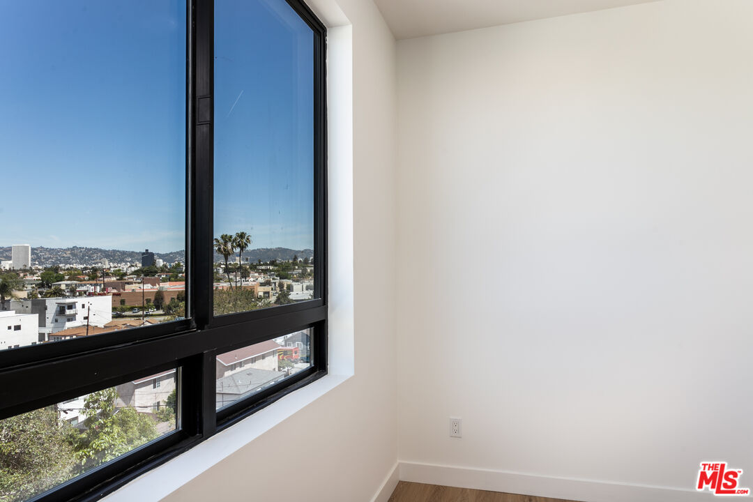 4615 St Charles Pl Unit: 1/2