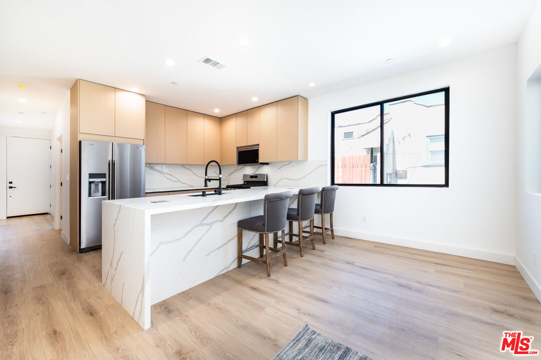 4615 St Charles Pl Unit: 1/2