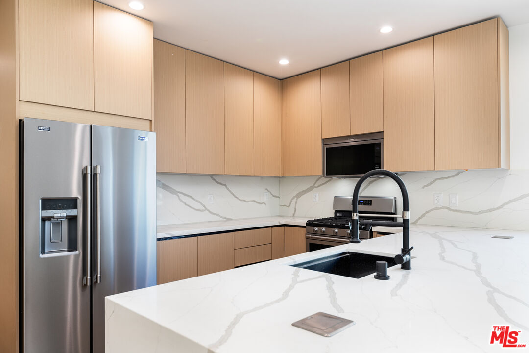 4615 St Charles Pl Unit: 1/2