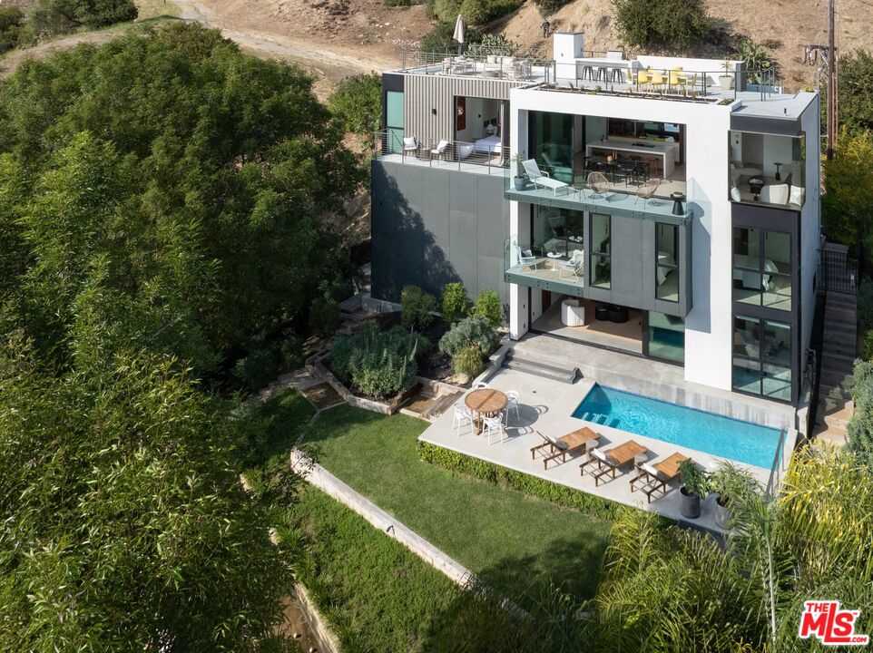 2635 Hargrave Dr
