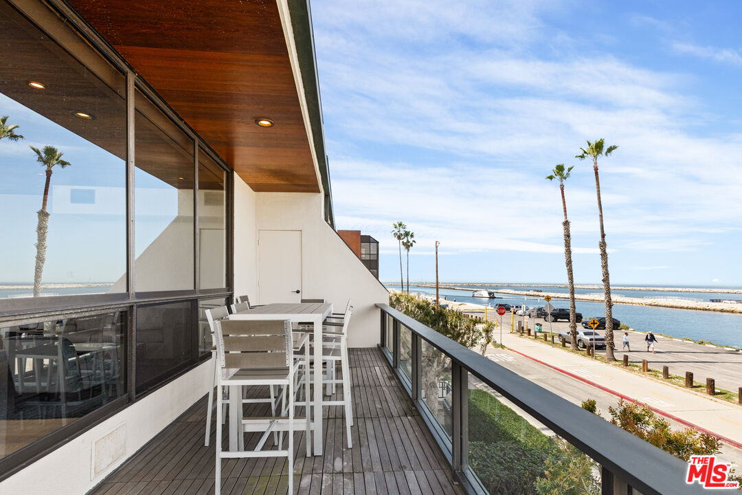 6209 Pacific Ave Unit: 201