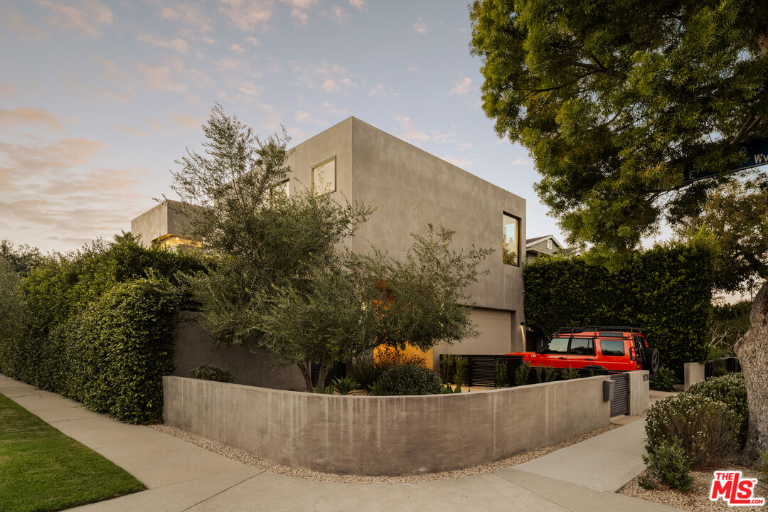 1531 Louella Ave