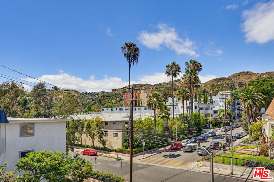 7320 Hawthorn Ave Unit: 203