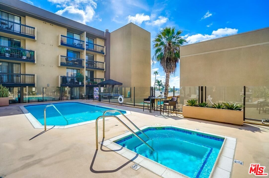 7320 Hawthorn Ave Unit: 203