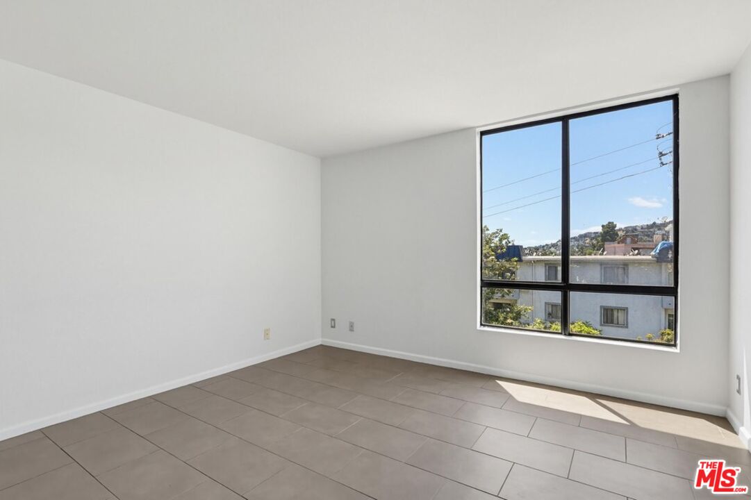 7320 Hawthorn Ave Unit: 203