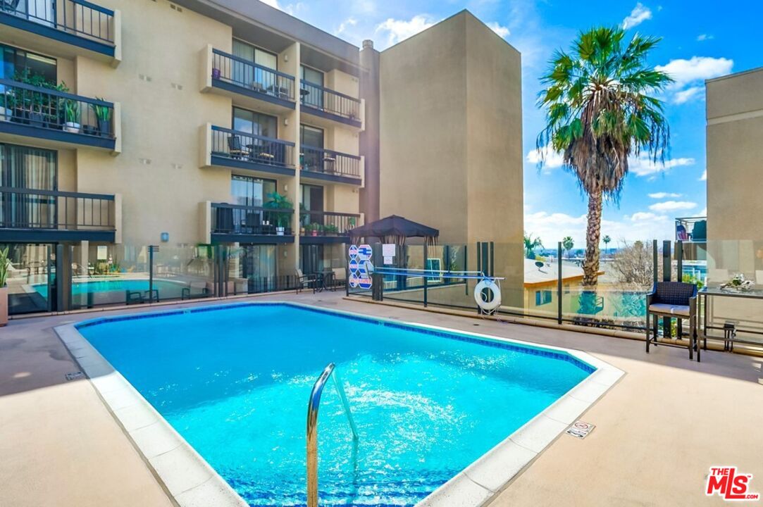 7320 Hawthorn Ave Unit: 203