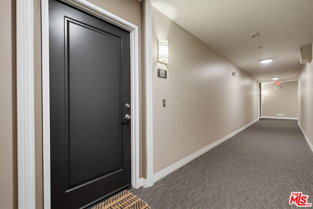 7320 Hawthorn Ave Unit: 203