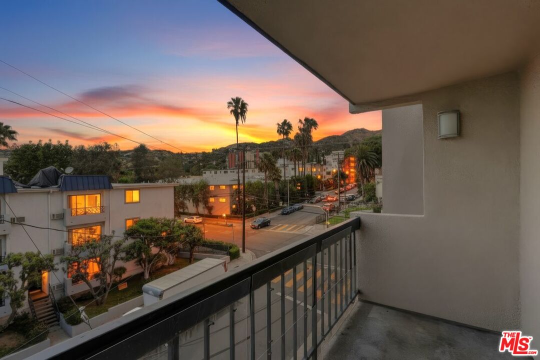 7320 Hawthorn Ave Unit: 203