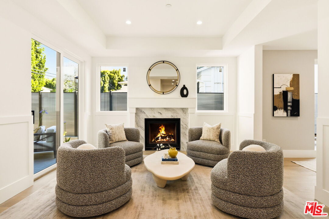 4423 Noble Ave