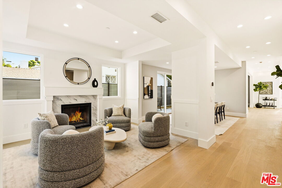 4423 Noble Ave