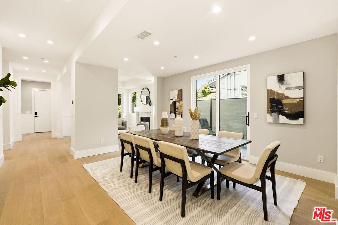 4423 Noble Ave