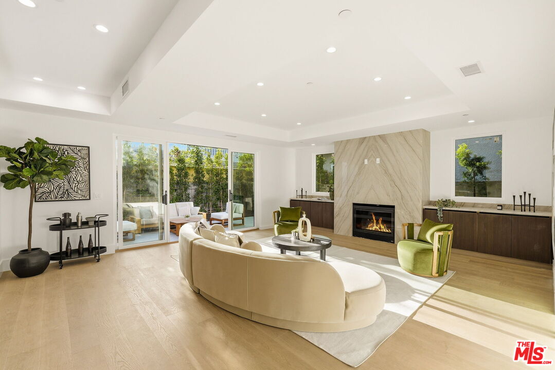 4423 Noble Ave