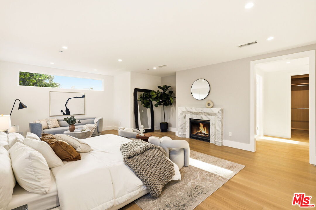 4423 Noble Ave