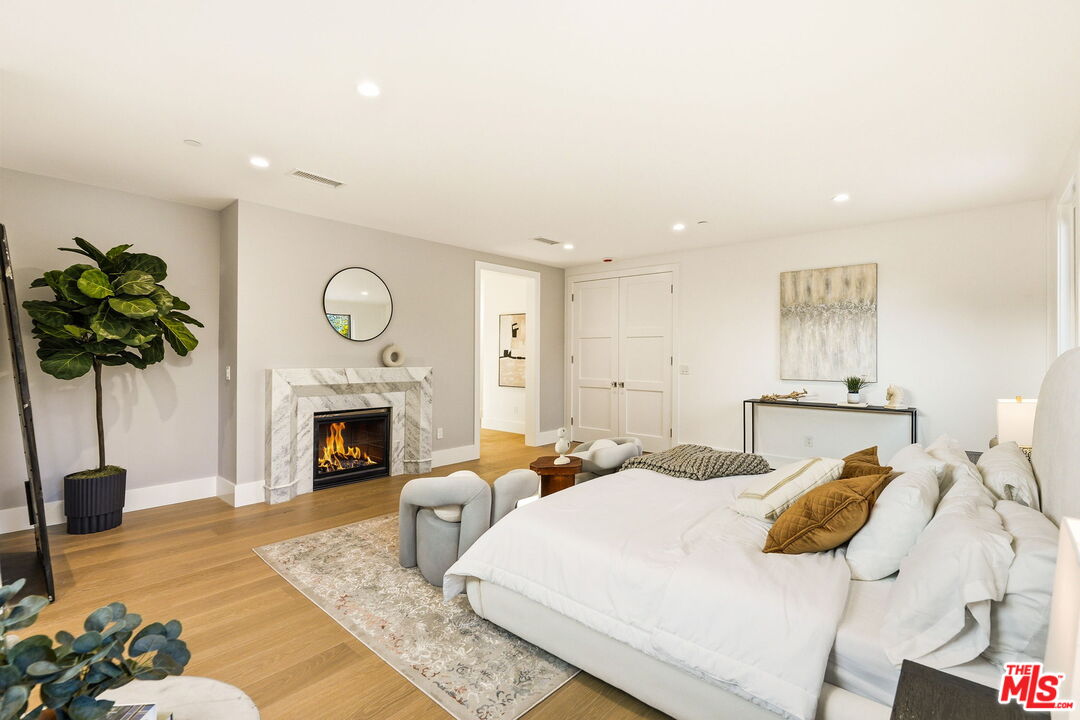 4423 Noble Ave