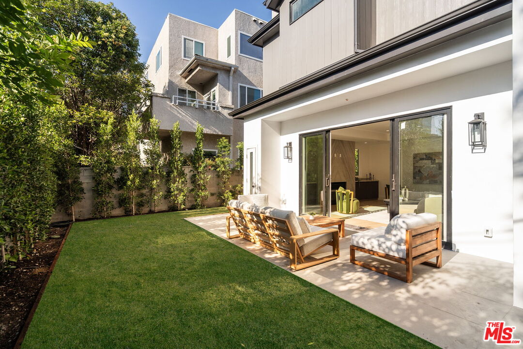 4423 Noble Ave