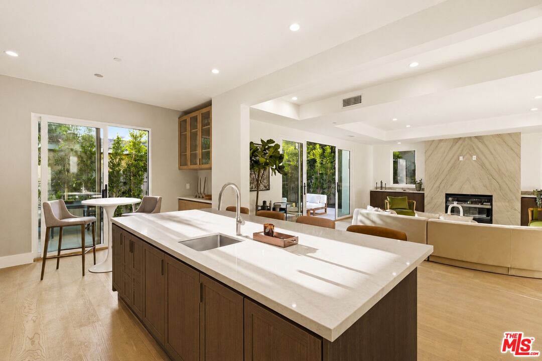 4423 Noble Ave