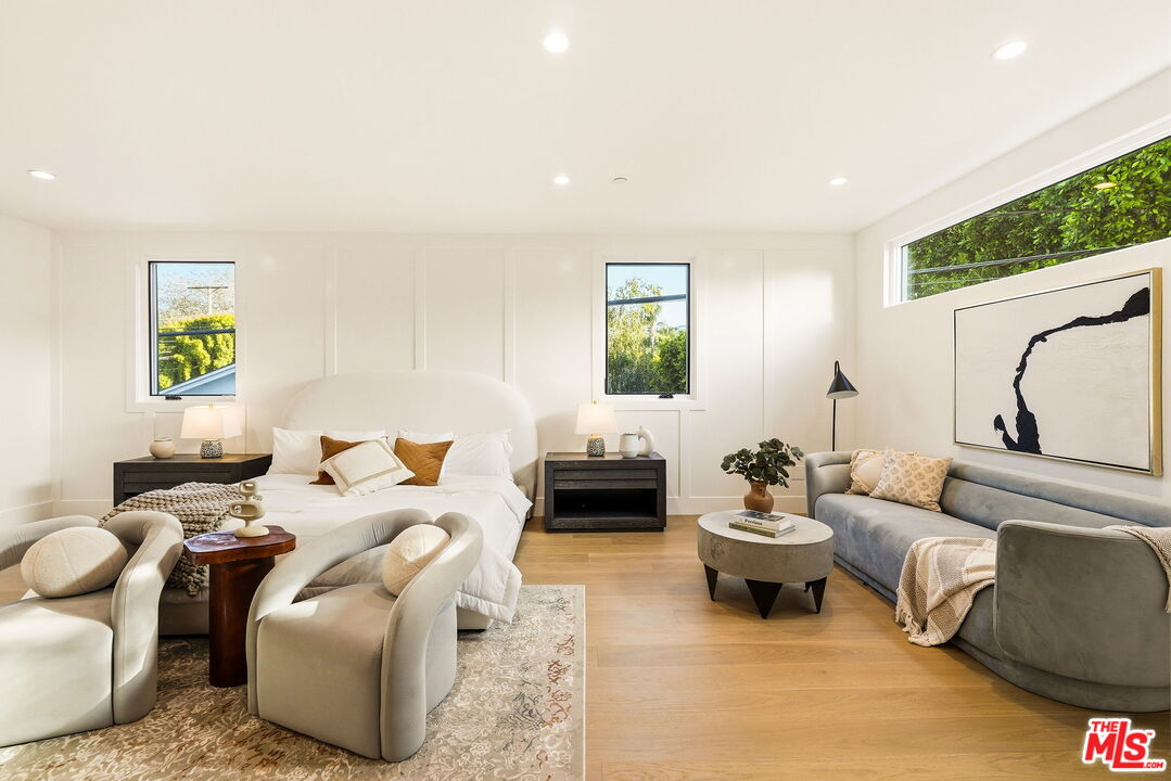 4423 Noble Ave