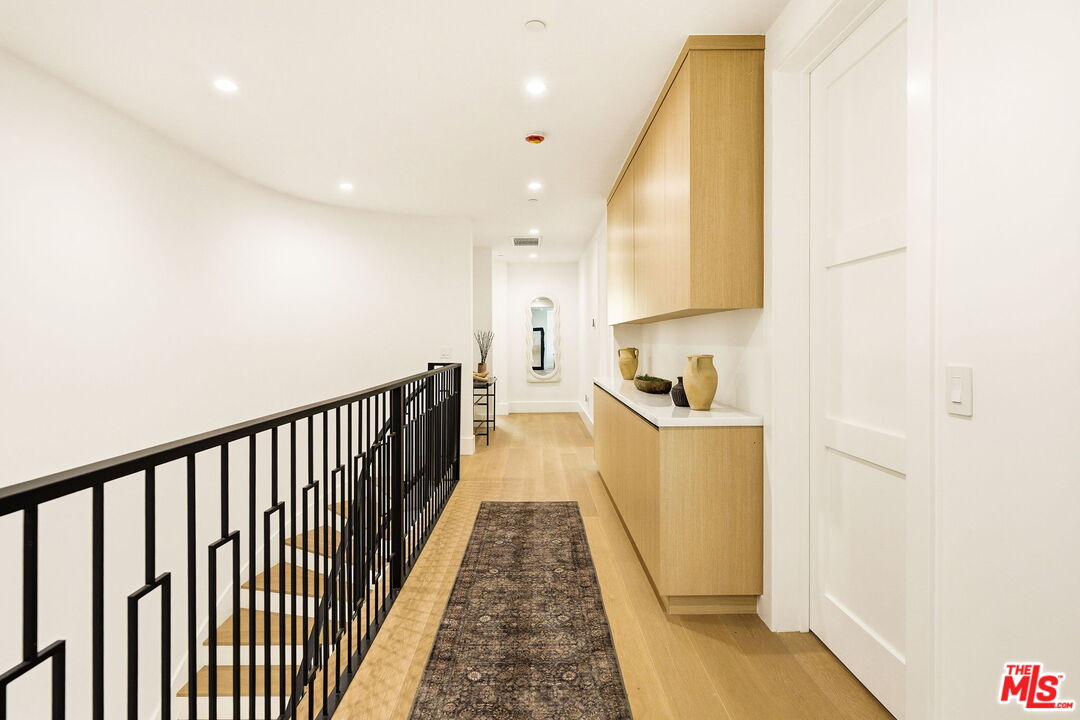 4423 Noble Ave