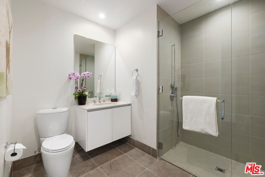 450 N Palm Dr Unit: 306