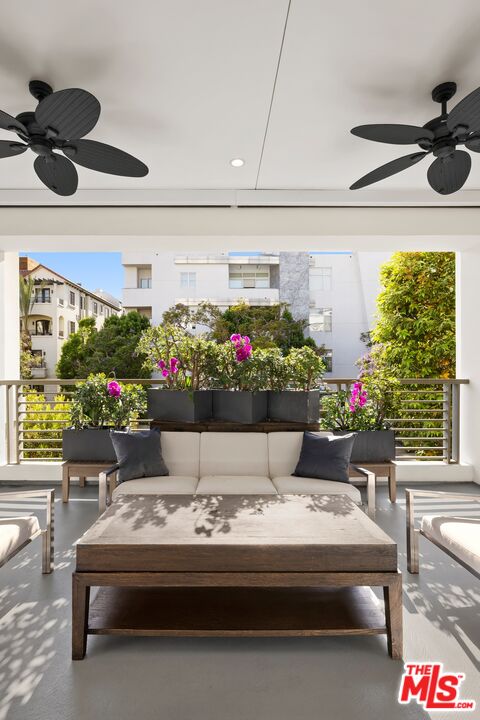 450 N Palm Dr Unit: 306