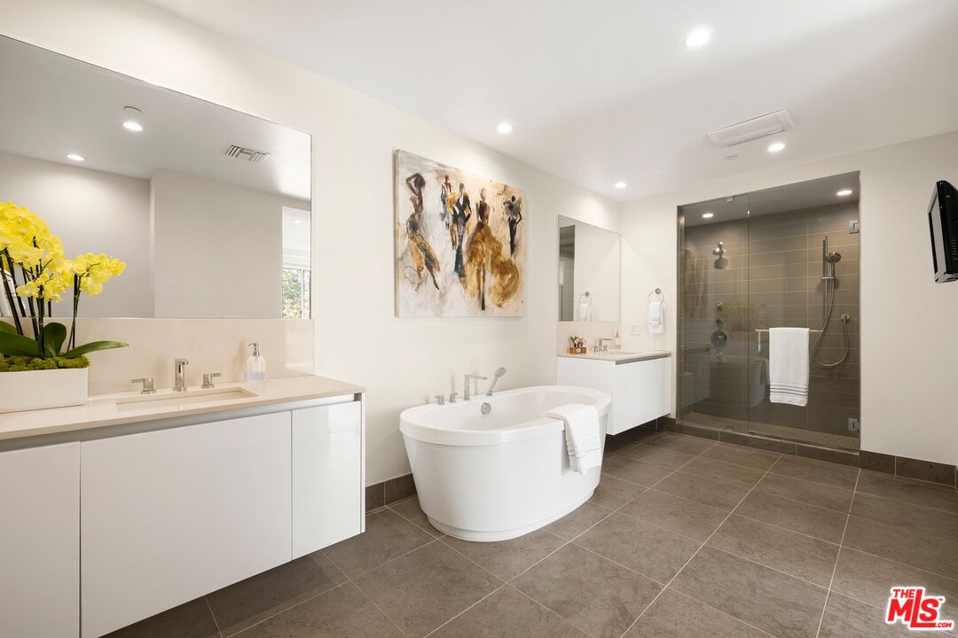 450 N Palm Dr Unit: 306