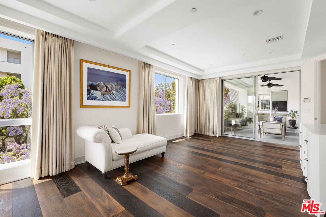 450 N Palm Dr Unit: 306