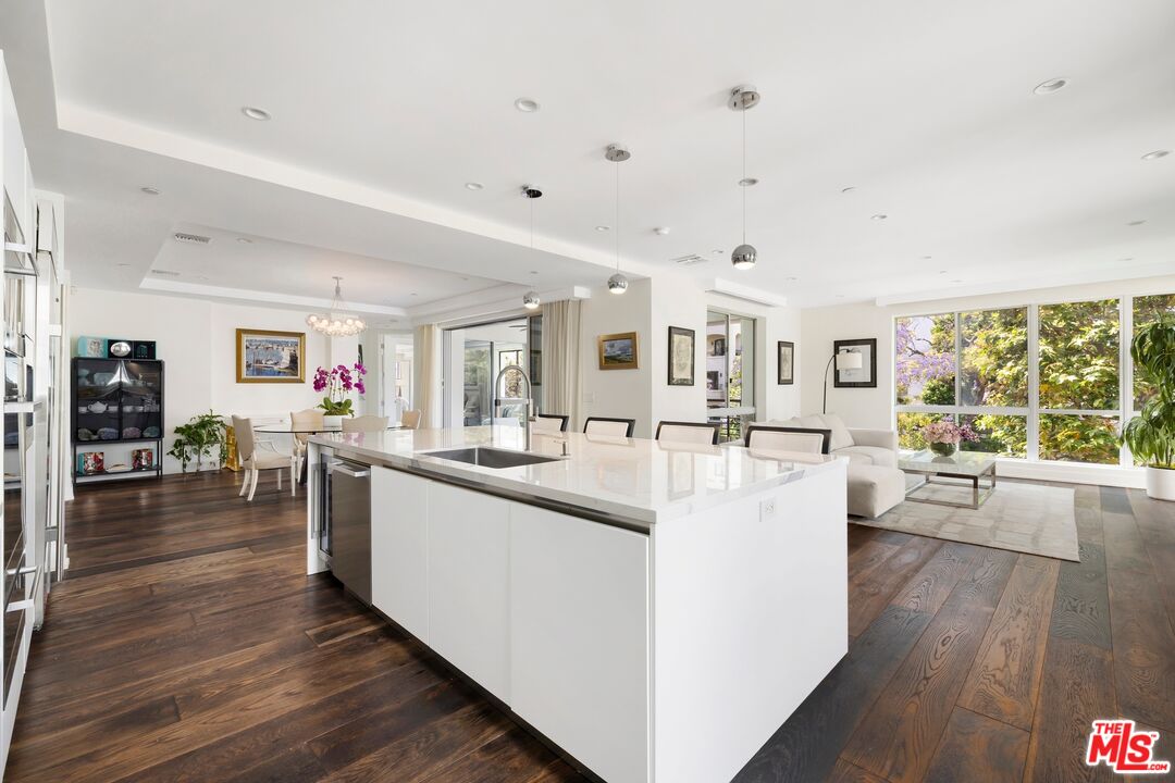 450 N Palm Dr Unit: 306