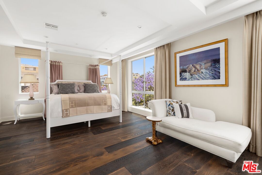 450 N Palm Dr Unit: 306