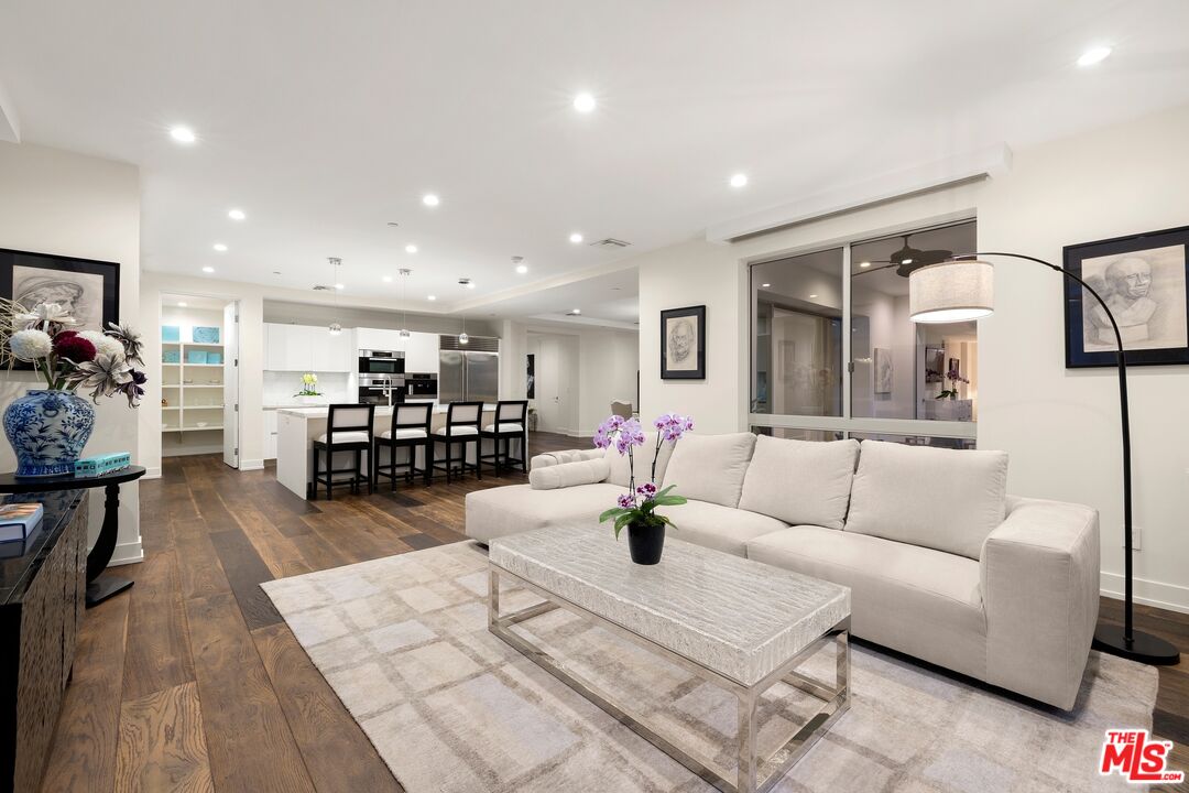 450 N Palm Dr Unit: 306