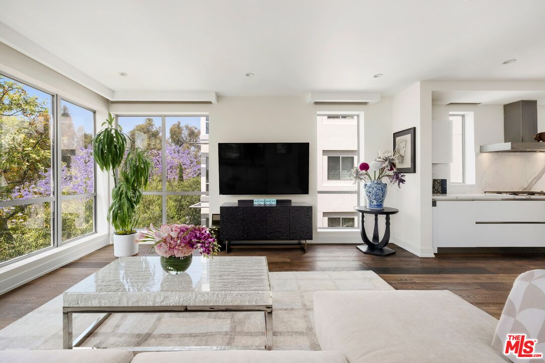 450 N Palm Dr Unit: 306