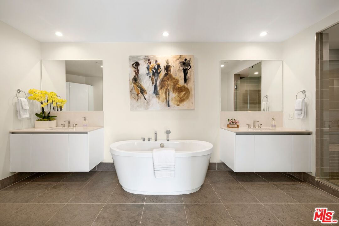 450 N Palm Dr Unit: 306