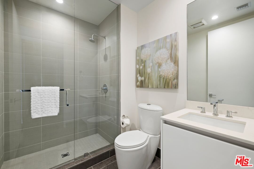 450 N Palm Dr Unit: 306