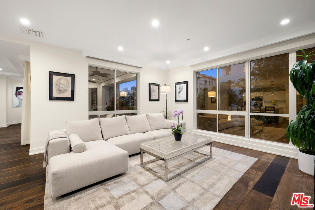 450 N Palm Dr Unit: 306