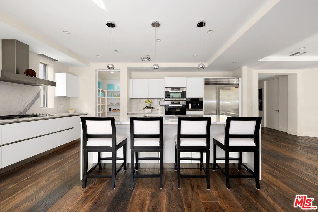 450 N Palm Dr Unit: 306